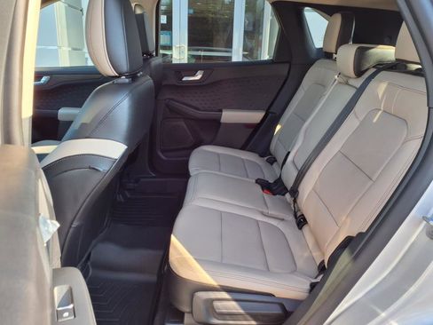 Used 2020 Ford Escape Titanium image 10