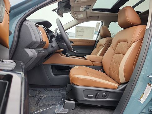 New 2026 Nissan Pathfinder Platinum image 7