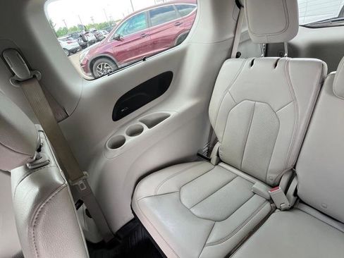 Used 2017 Chrysler Pacifica Touring-L Plus w/ Advanced Safetytec Group image 15