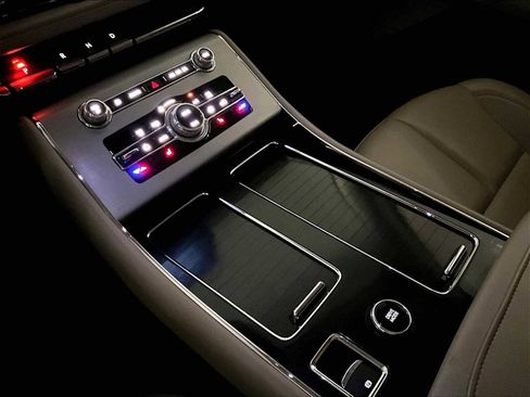 Used 2023 Lincoln Aviator AWD w/ Premium Package image 20