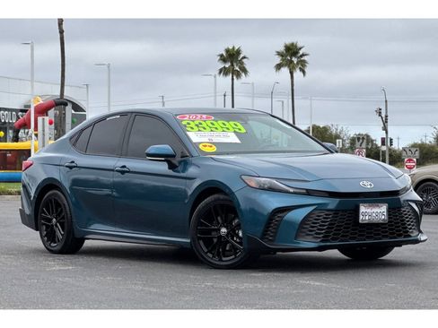 Certified 2025 Toyota Camry SE image 2