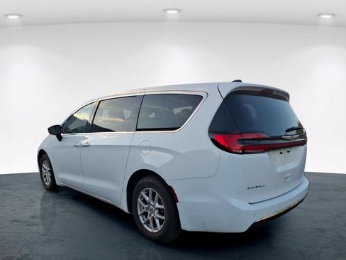 Used 2024 Chrysler Pacifica Touring-L FWD image 20