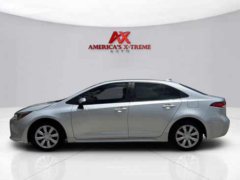 Used 2021 Toyota Corolla LE FWD image 2