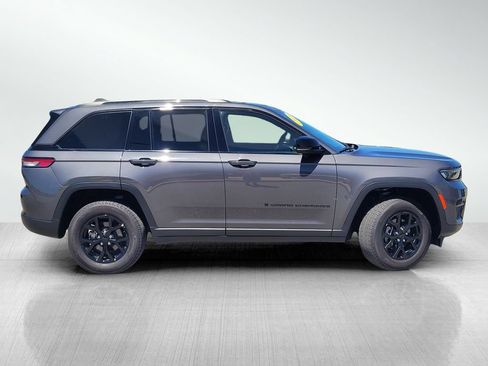 Used 2025 Jeep Grand Cherokee Altitude w/ Trailer Tow Package AWD/4WD image 3