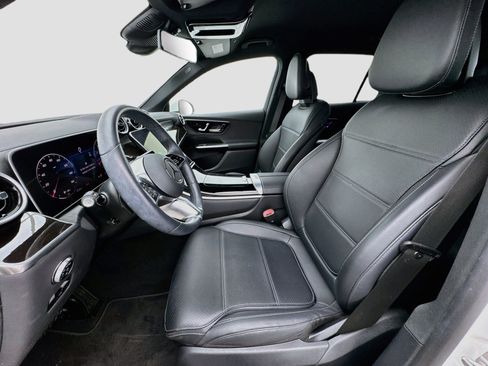 Used 2025 Mercedes-Benz GLC 300 image 13