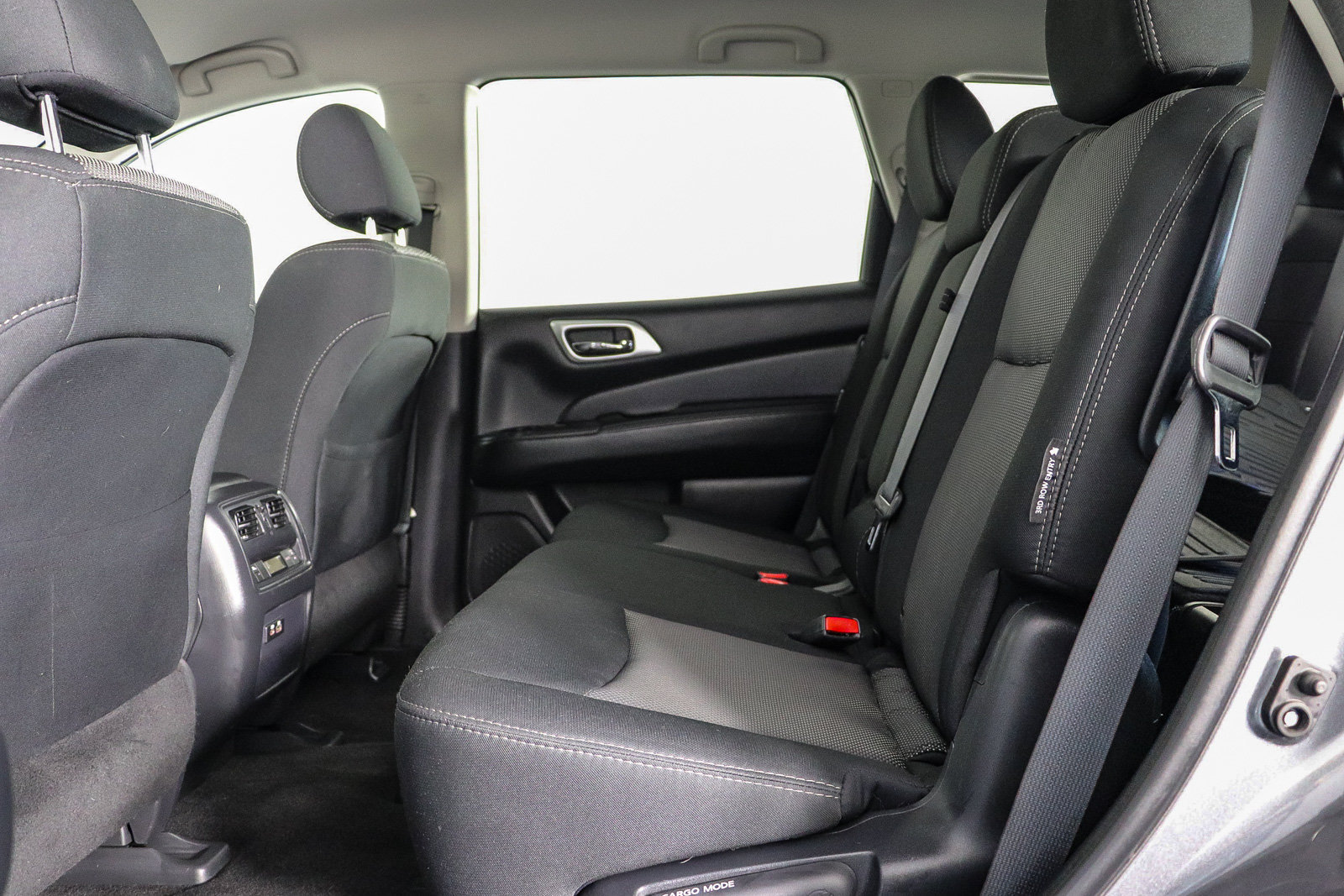 Used 2020 Nissan Pathfinder SV FWD image 19