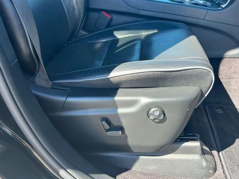Used 2019 Jeep Grand Cherokee Overland AWD/4WD image 14