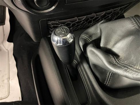 Used 2018 Jeep Wrangler Unlimited Rubicon w/ Connectivity Group image 9