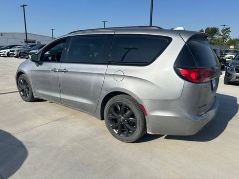 Used 2019 Chrysler Pacifica Touring-L w/ S Appearance Package FWD image 15