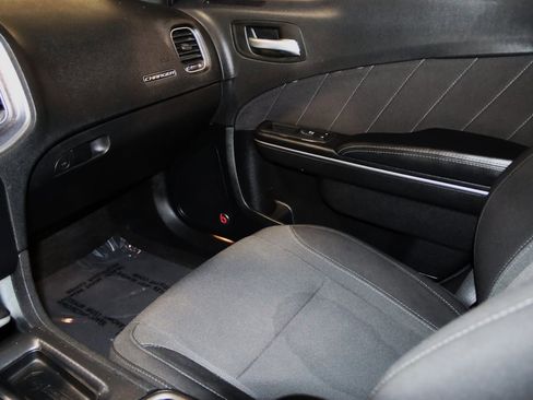 Used 2017 Dodge Charger R/T w/ Beats Audio Group image 46