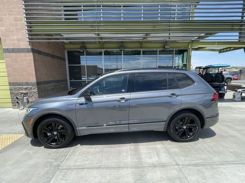 Used 2023 Volkswagen Tiguan SE R-Line image 5