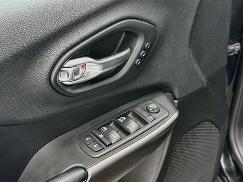 Used 2019 Jeep Cherokee Limited AWD/4WD image 15