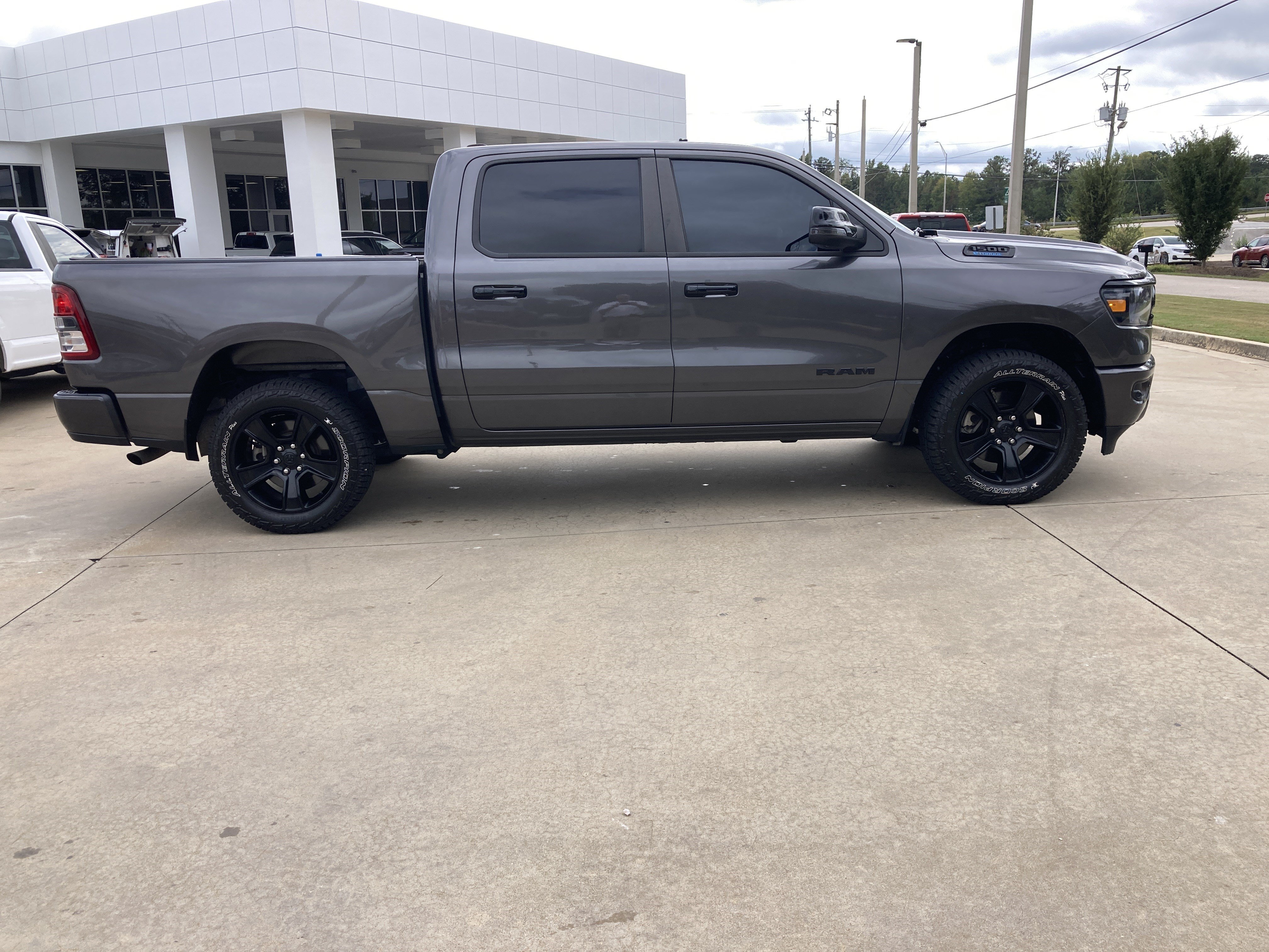 Used 2023 RAM 1500 Big Horn AWD/4WD image 4