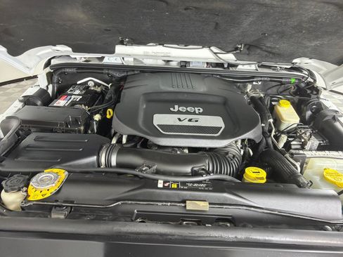 Used 2017 Jeep Wrangler Unlimited Sahara AWD/4WD image 25