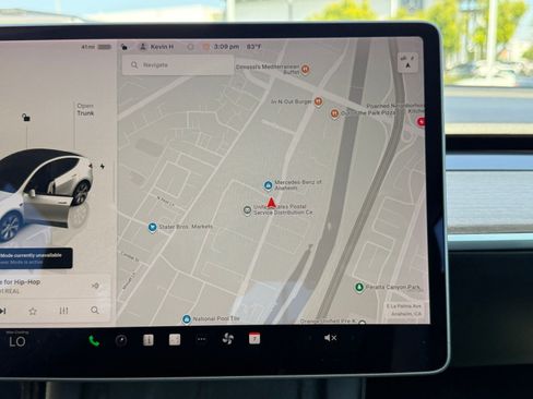 Used 2022 Tesla Model Y Long Range AWD/4WD image 29