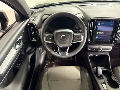 Used 2023 Volvo XC40 B5 Core image 19