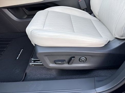 New 2026 Nissan Murano Platinum w/ Cargo Package AWD/4WD image 17