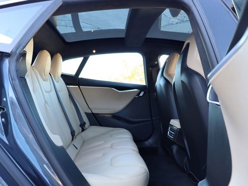 Used 2015 Tesla Model S 70D image 17