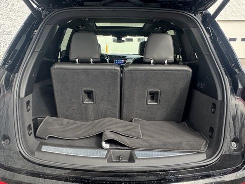 Used 2025 Cadillac XT6 Premium Luxury image 11