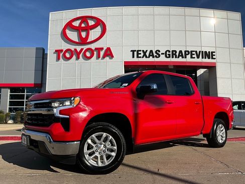 Used 2025 Chevrolet Silverado 1500 LT image 2