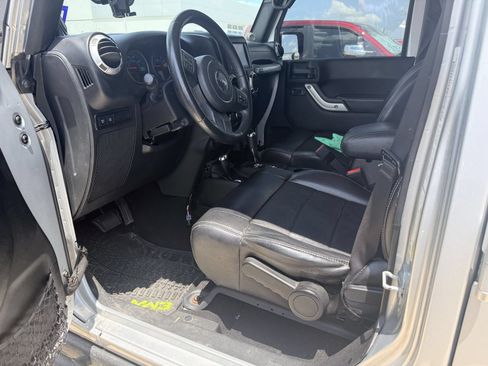 Used 2012 Jeep Wrangler Unlimited Rubicon AWD/4WD image 5