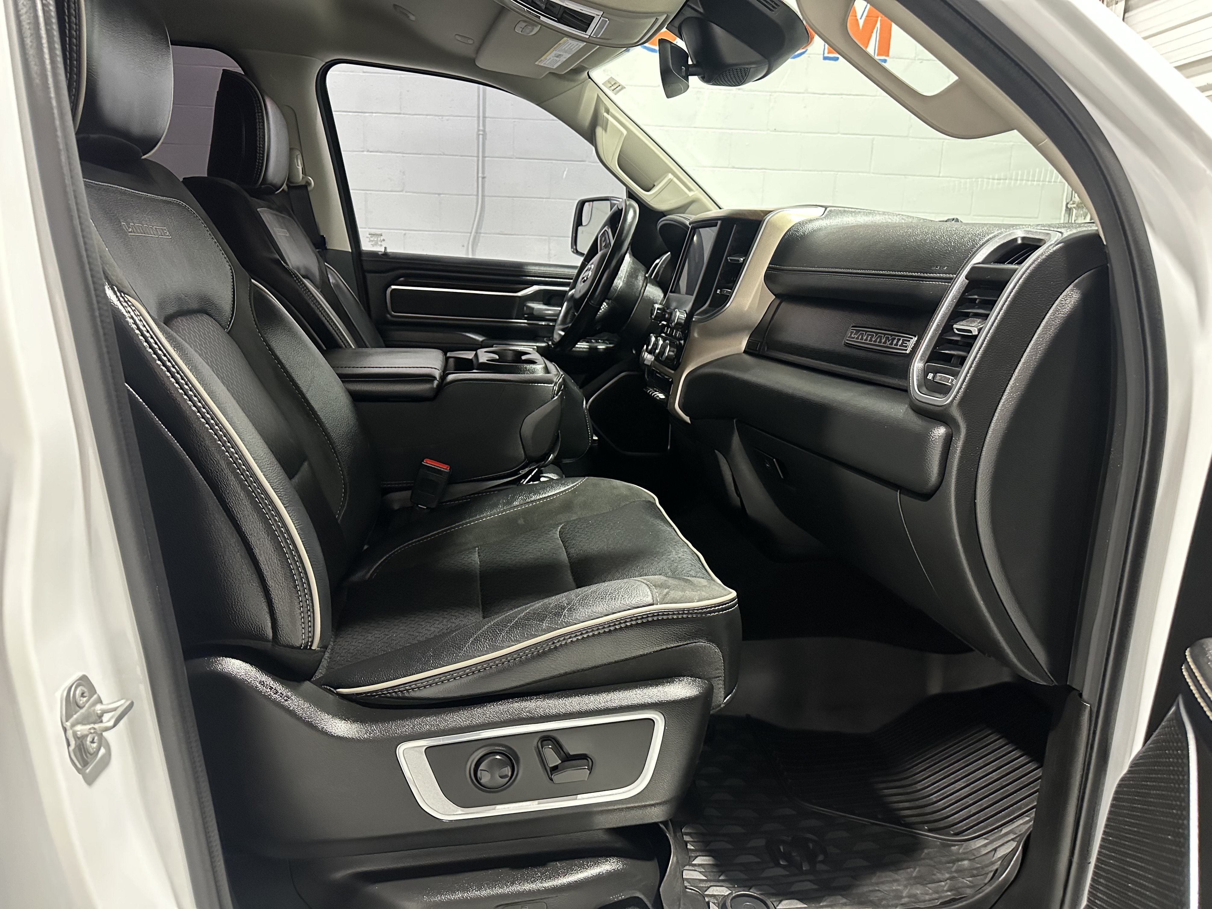 Used 2022 RAM 1500 Laramie AWD/4WD image 11