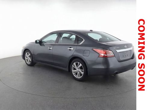 Used 2015 Nissan Altima 2.5 SV w/ Convenience Package FWD image 4