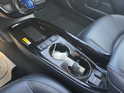 Used 2022 Toyota Prius FWD image 24