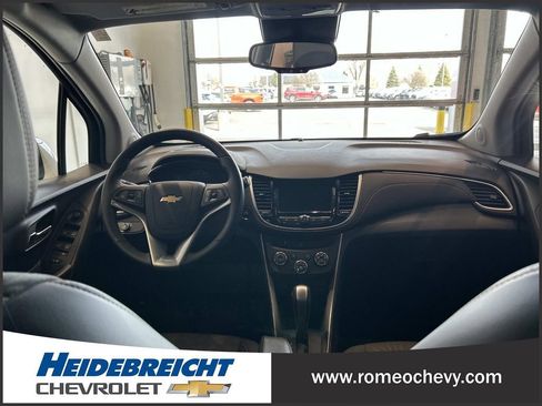 Certified 2022 Chevrolet Trax LT w/ LT Convenience Package image 16