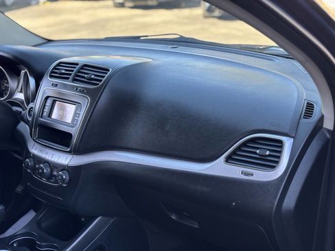 Used 2014 Dodge Journey SXT w/ Flexible Seating Group image 16