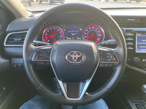 Used 2018 Toyota Camry XSE image 14