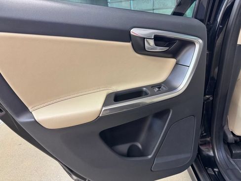 Used 2016 Volvo XC60 T6 AWD/4WD image 16
