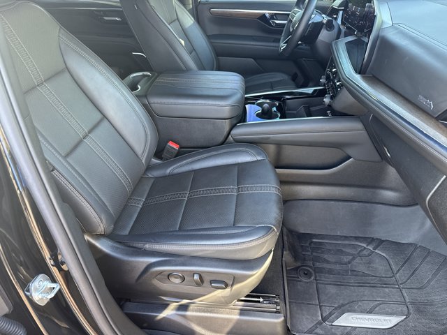 Used 2025 Chevrolet Tahoe High Country AWD/4WD image 15