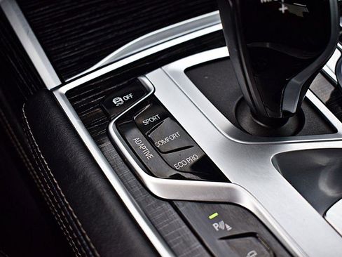 Used 2022 BMW 740i RWD image 33