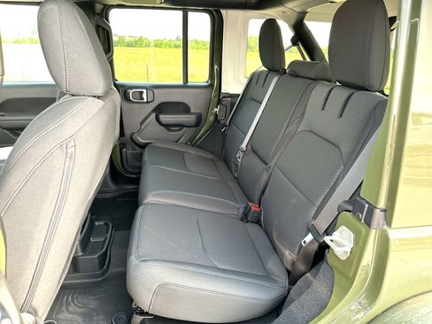 New 2023 Jeep Wrangler Unlimited Rubicon 4xe w/ Cold Weather Group image 22