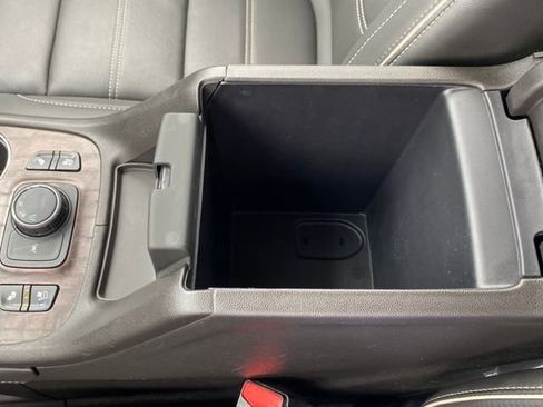 Used 2023 GMC Acadia Denali image 9