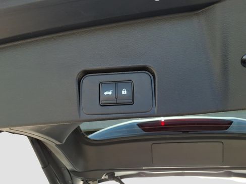 Used 2024 Nissan Rogue SV AWD/4WD image 16