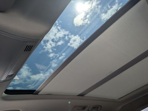 Used 2019 Volkswagen Tiguan SE w/ Panoramic Sunroof Package FWD image 26