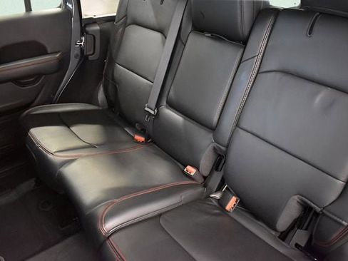 Used 2025 Jeep Wrangler Unlimited Rubicon image 7