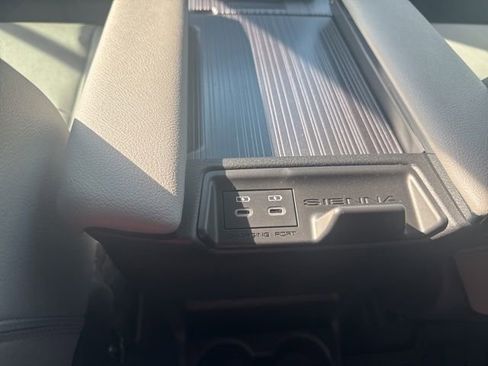 Certified 2026 Toyota Sienna XLE FWD image 24
