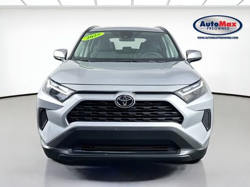Used 2025 Toyota RAV4 XLE AWD/4WD image 6