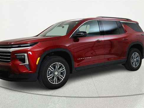 Used 2026 Chevrolet Traverse LT FWD image 2