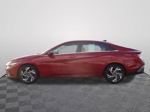 Used 2024 Hyundai Elantra SEL w/ Convenience Package FWD image 2