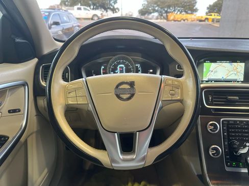 Used 2015 Volvo V60 T5 Premier image 10