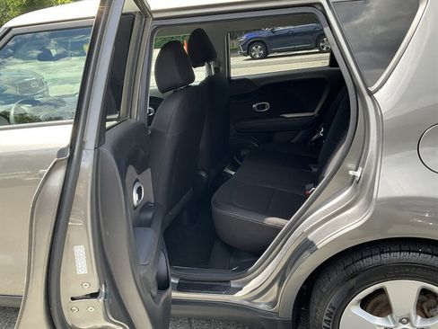 Used 2017 Kia Soul w/ Convenience Package FWD image 12