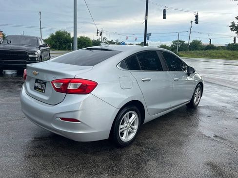 Used 2016 Chevrolet Cruze LT FWD image 3