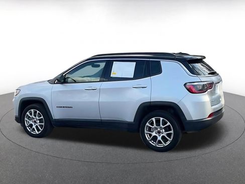 Used 2025 Jeep Compass Limited image 10