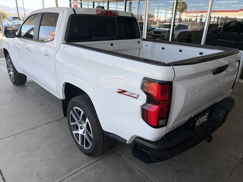 Used 2023 Chevrolet Colorado Z71 w/ Z71 Convenience Package 2 AWD/4WD image 6