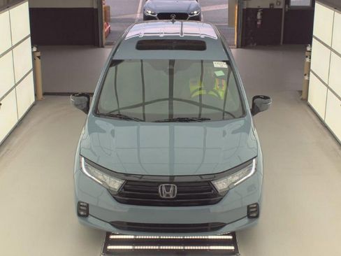 Used 2023 Honda Odyssey Sport image 2