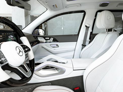 Used 2022 Mercedes-Benz Maybach GLS 600 4MATIC image 27